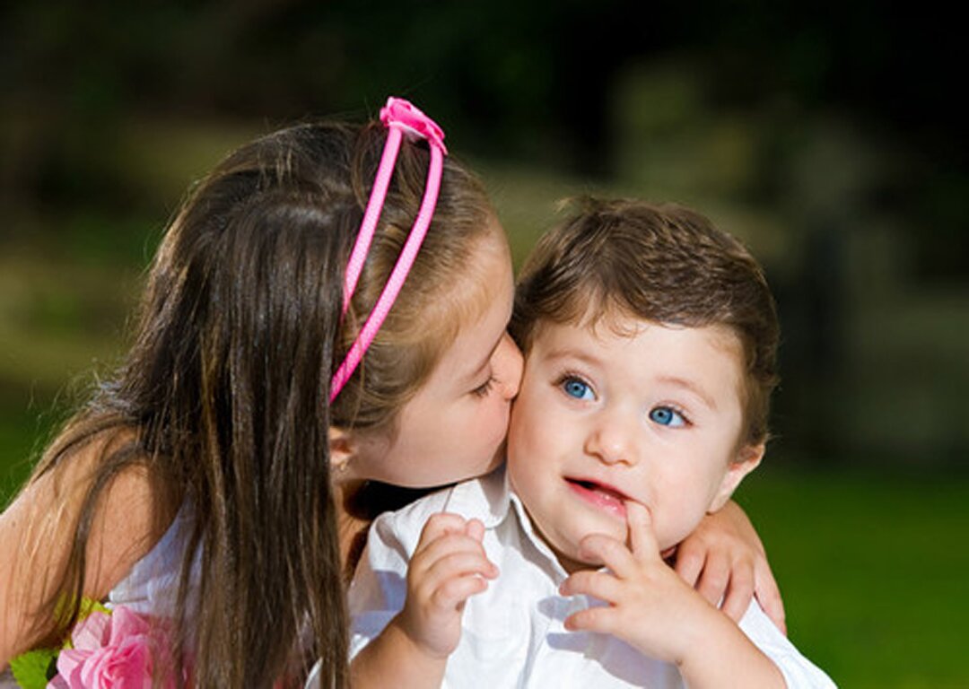 1440749104_Cute-Child-Couple-Wallpaper-0.jpg