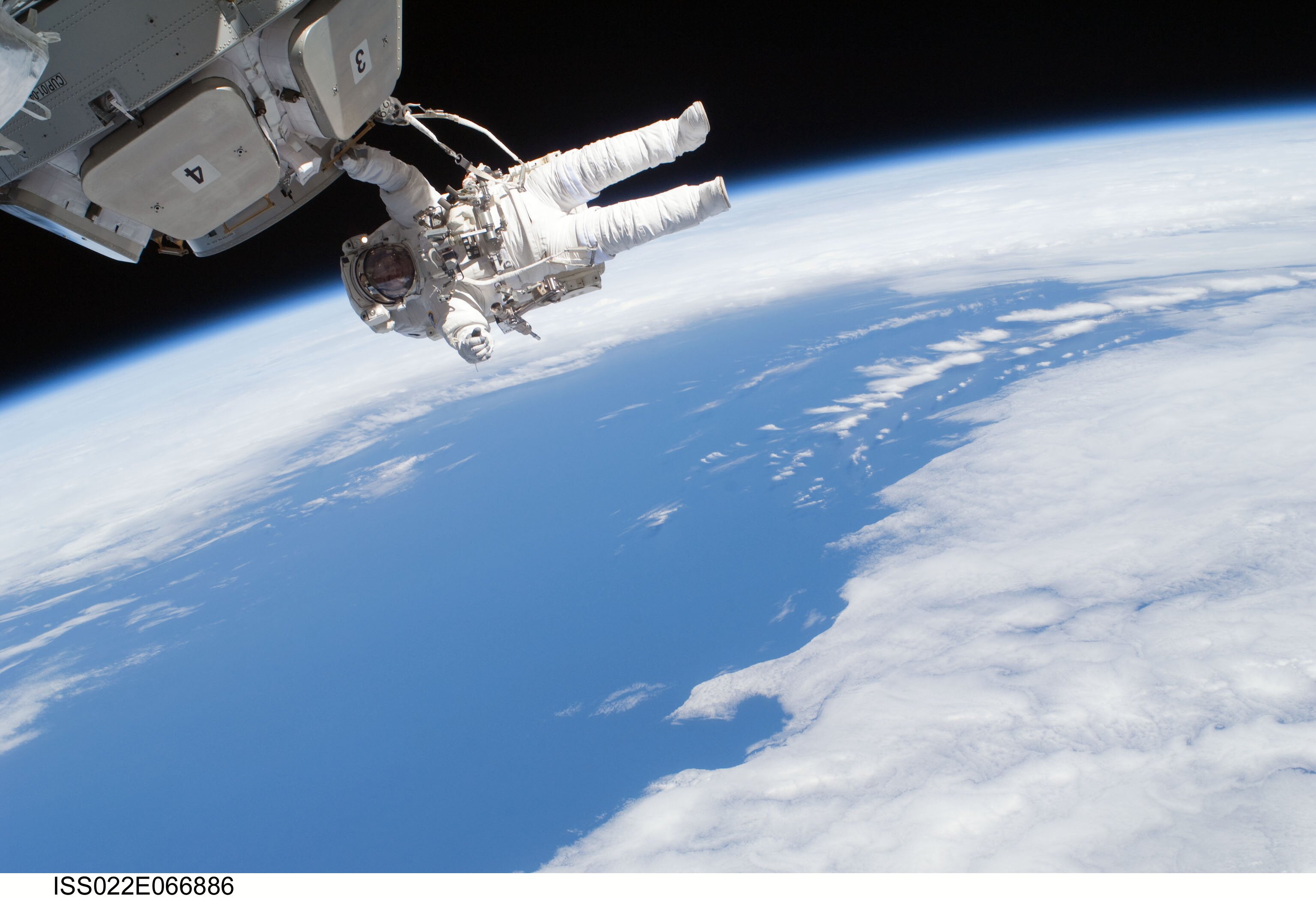 1440749691_ISS-Spacewalk-Pictures-1.jpg