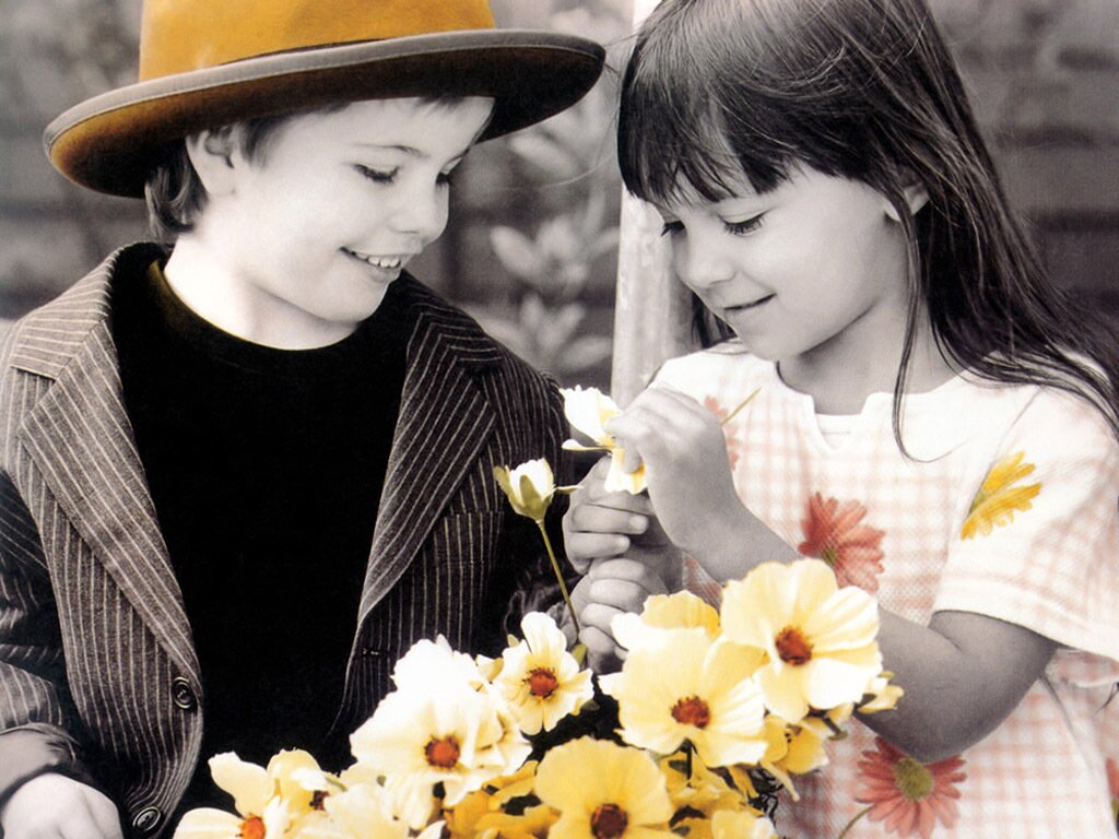Cute Child Couple Wallpaper 8