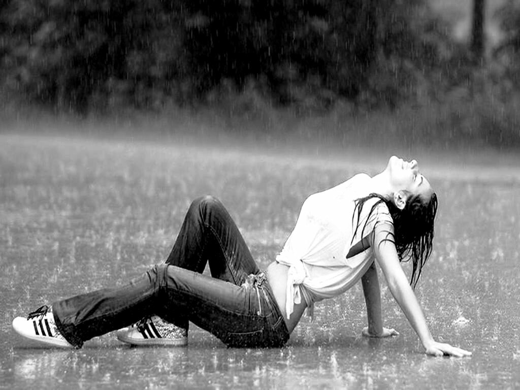 Cute Girls in Rain HD Images (6)